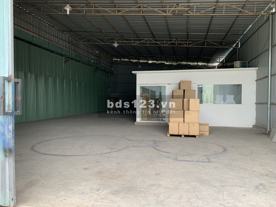 Cho thuê kho diện tích 300m2 ngay mặt đường Nguyễn Hữu Thọ, Nhà Bè giá ưu đãi