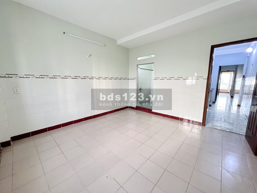Cho thuê phòng 35m2 wc riêng mt đường số 4 KDC Bình Đăng P.6 Quận 8