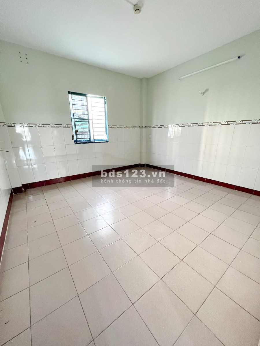 Cho thuê phòng 35m2 wc riêng mt đường số 4 KDC Bình Đăng P.6 Quận 8