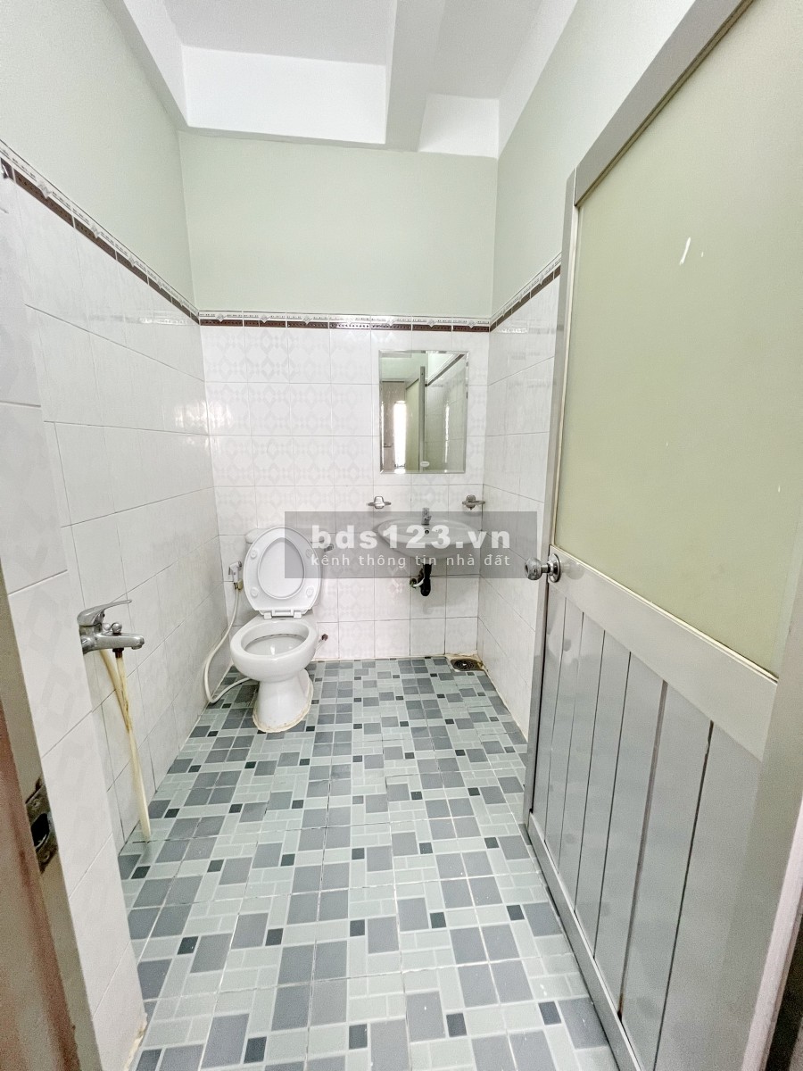 Cho thuê phòng 35m2 wc riêng mt đường số 4 KDC Bình Đăng P.6 Quận 8