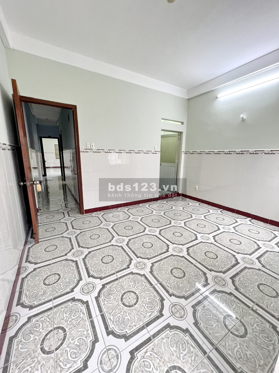 Cho thuê phòng 35m2 wc riêng mt đường số 4 KDC Bình Đăng P.6 Quận 8
