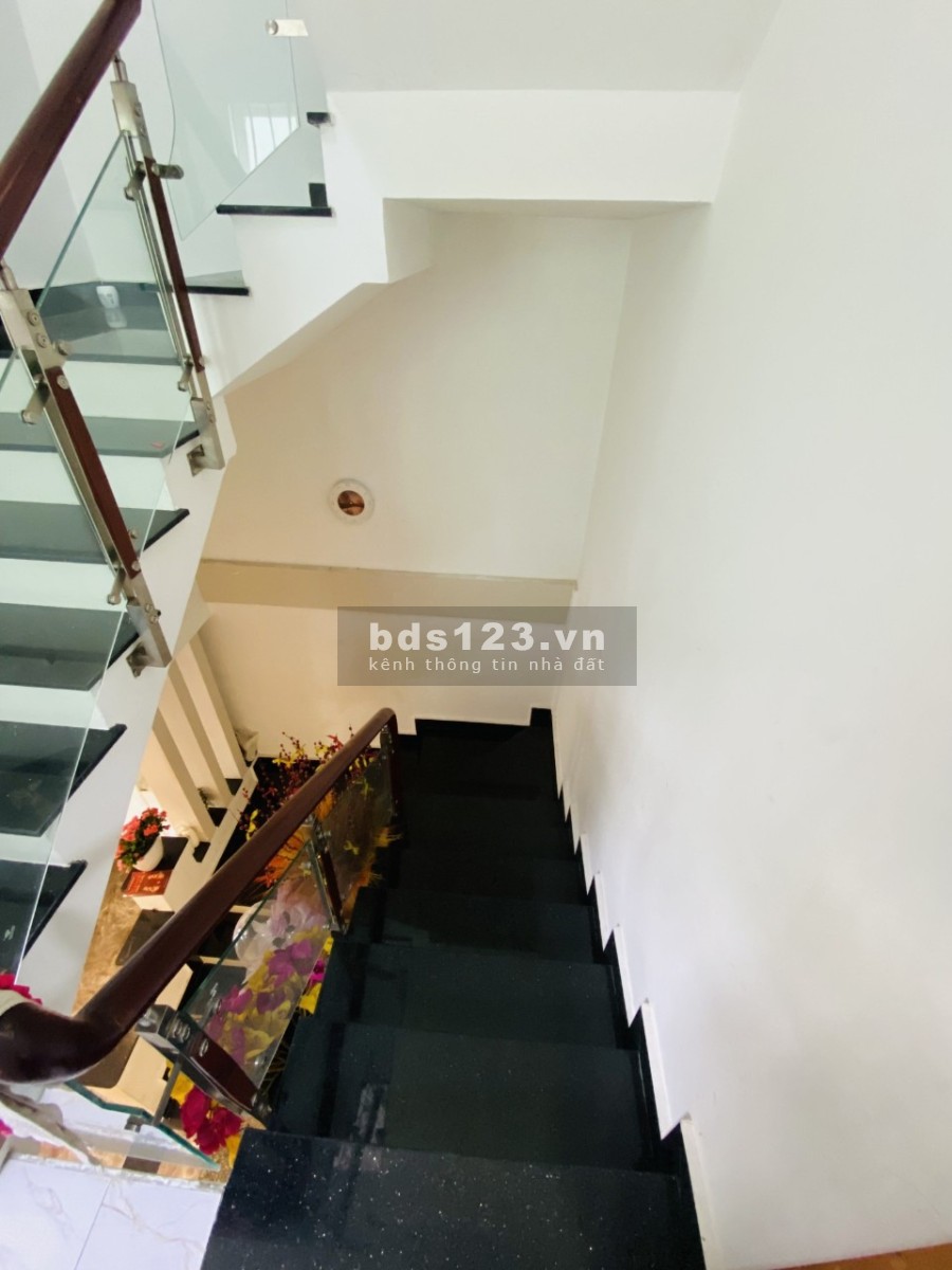 Bình Thạnh, nhà cực đẹp thiết kế sang trọng, hẻm xe tải diện tích 62m2, sổ vuông nở hậu, giá 9.56 tỷ