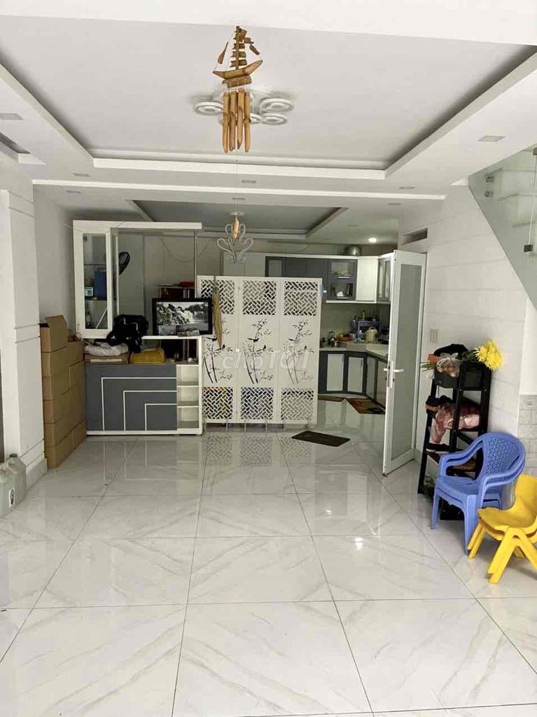 Bán Gấp Hoàng Hoa Thám diện tích sử dụng 52m2 4 lầu 4PN giá bán chỉ 10.8 tỷ