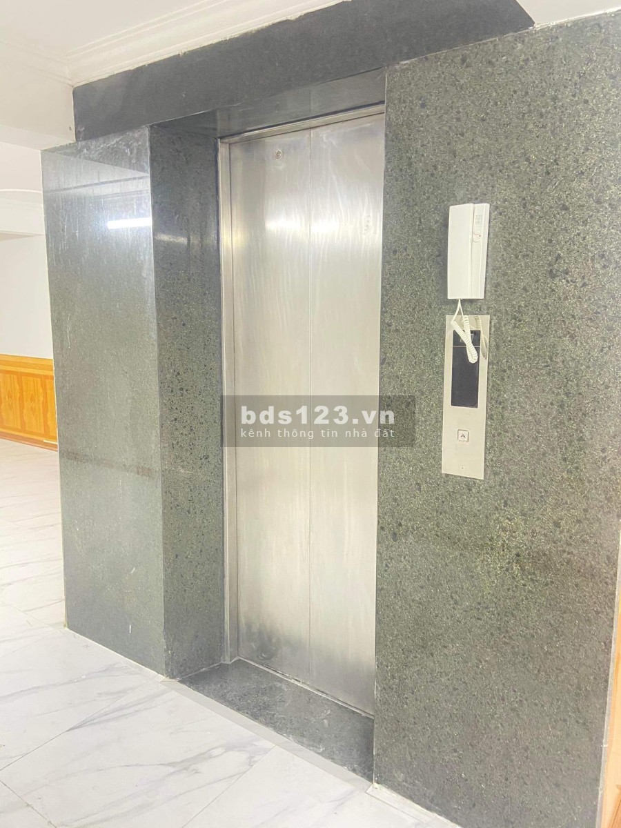 Bán chung cư mini 8 tầng ô tô đỗ cửa diện tích rộng, trung tâm Cầu Giấy, giá 23 tỷ, thương lượng