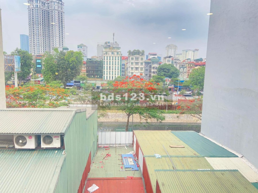 Bán chung cư mini 8 tầng ô tô đỗ cửa diện tích rộng, trung tâm Cầu Giấy, giá 23 tỷ, thương lượng