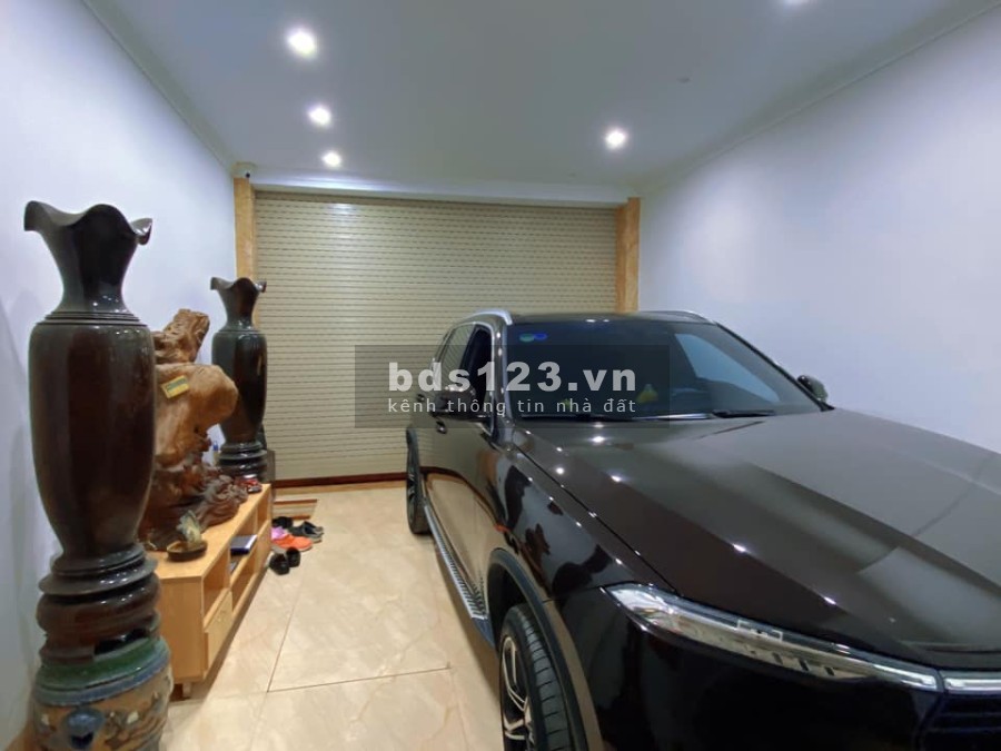 Cần bán nhà Cầu Giấy phân lô ô tô 7 tầng thang máy khu dân cư đông đúc, giá tốt