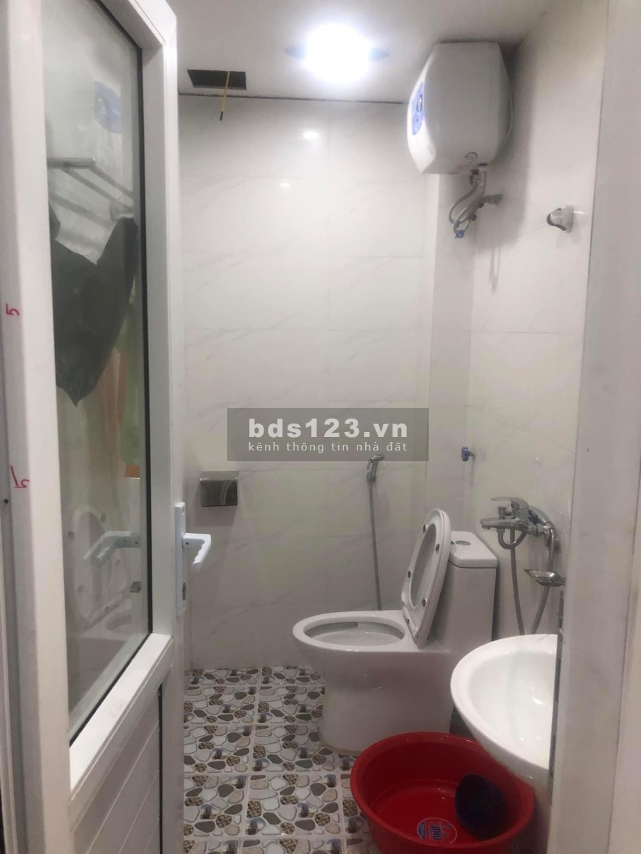Bán gấp nhà ngõ thông ô tô đỗ cổng 10m, tập trung nhiều sinh viên, Yên Hoà, dt 52m2, nhỉnh 6 tỷ