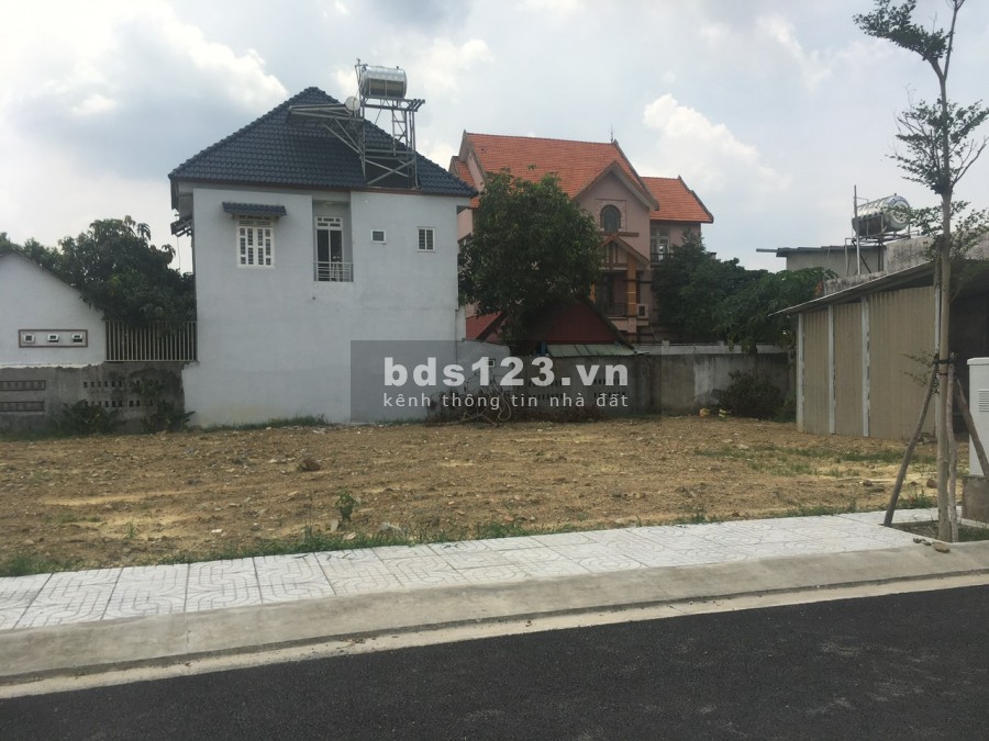 Chú vỡ nợ cần bán gấp đất 150m2, giá 250 triệu đường lớn xe ra vào thoải mái, sổ hồng riêng