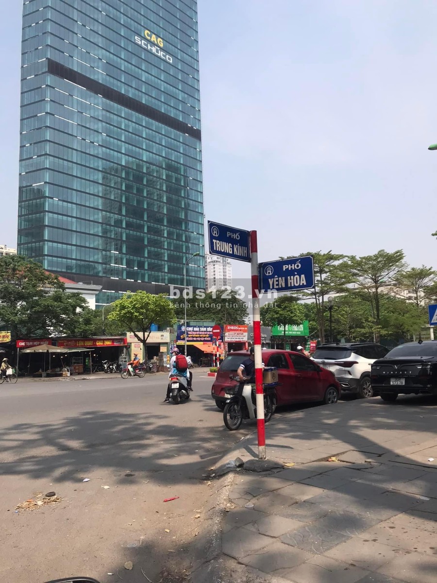 Bán gấp nhà ngõ thông ô tô đỗ cổng 10m, tập trung nhiều sinh viên, Yên Hoà, dt 52m2, nhỉnh 6 tỷ