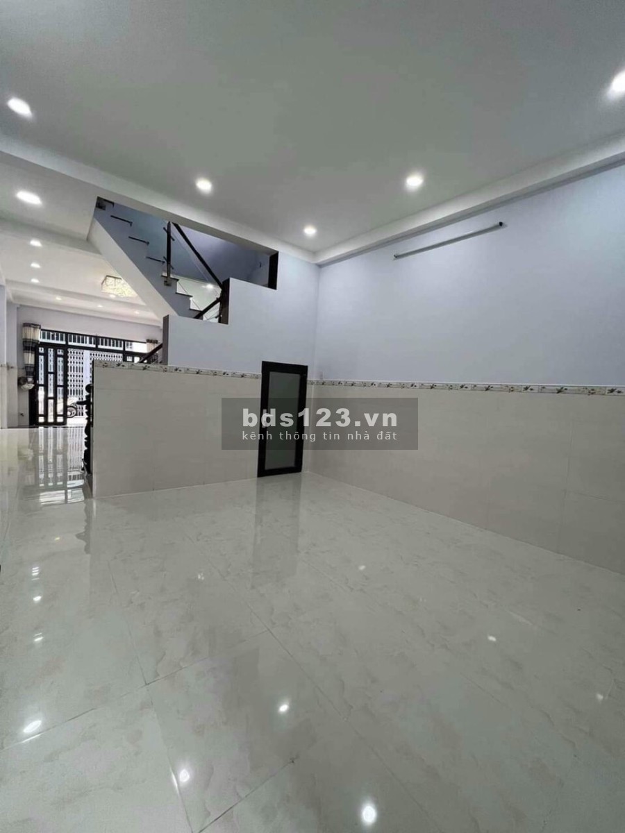 Bán gấp nhà đường số 10 phường Tân Quy Quận 7 giá 2 tỷ 5 đúc kiên cố 2 tầng