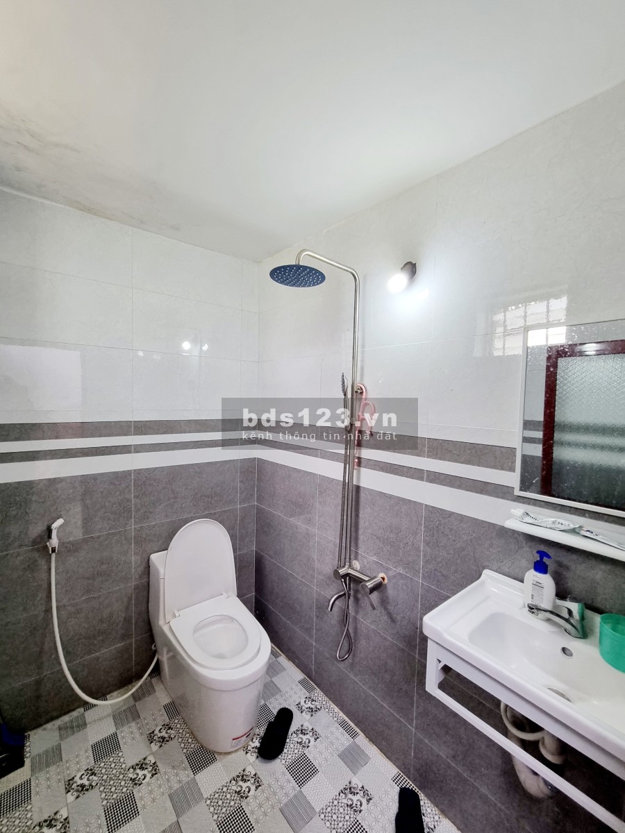 Bán nhà nguyên căn 1 trệt, 1 lầu chợ Quang Thắng, sổ hồng riêng, giá 2.7 tỷ, dt 102m2