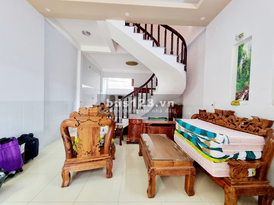 Bán nhà nguyên căn 1 trệt, 1 lầu chợ Quang Thắng, sổ hồng riêng, giá 2.7 tỷ, dt 102m2
