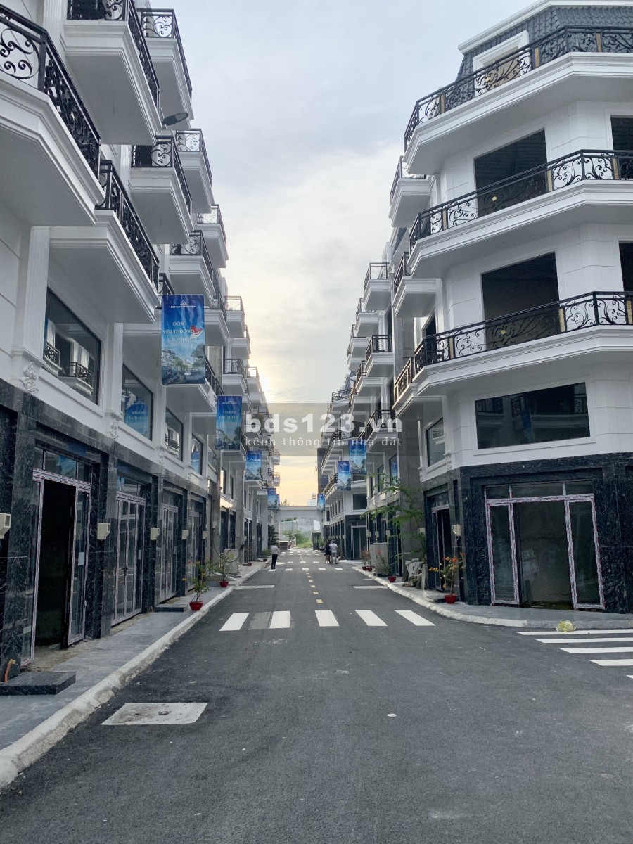 Nhà phố ngay trung tâm Q12 đối diện CV 150ha lớn nhất Sài Gòn ven sông Vàm Thuật giá 4,8tỷ/căn