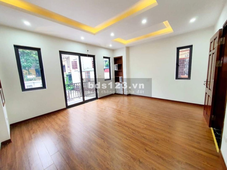Bán nhà Đầm Trấu diện tích sử dụng 45m2, 5 tầng, mới xây, ô tô cách 10m, giá bán 5,5 tỷ