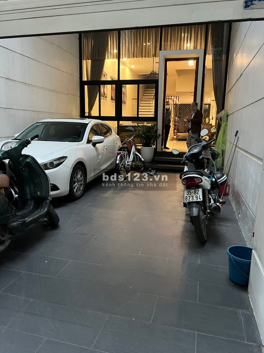 Nhà đẹp 3 tầng 160m2 mặt ngõ ô tô tránh cách MP Thái Hà 30m giá 42 tỷ
