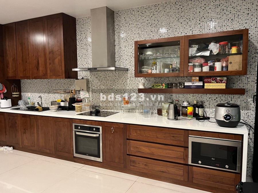 Nhà đẹp 3 tầng 160m2 mặt ngõ ô tô tránh cách MP Thái Hà 30m giá 42 tỷ