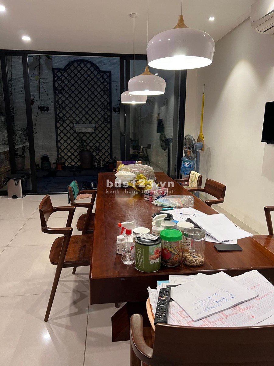 Nhà đẹp 3 tầng 160m2 mặt ngõ ô tô tránh cách MP Thái Hà 30m giá 42 tỷ