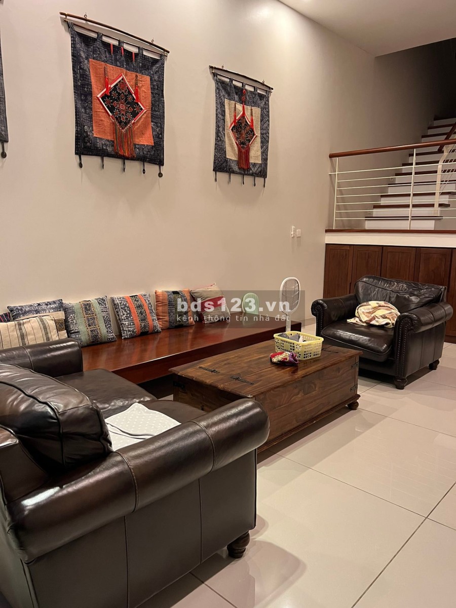 Nhà đẹp 3 tầng 160m2 mặt ngõ ô tô tránh cách MP Thái Hà 30m giá 42 tỷ