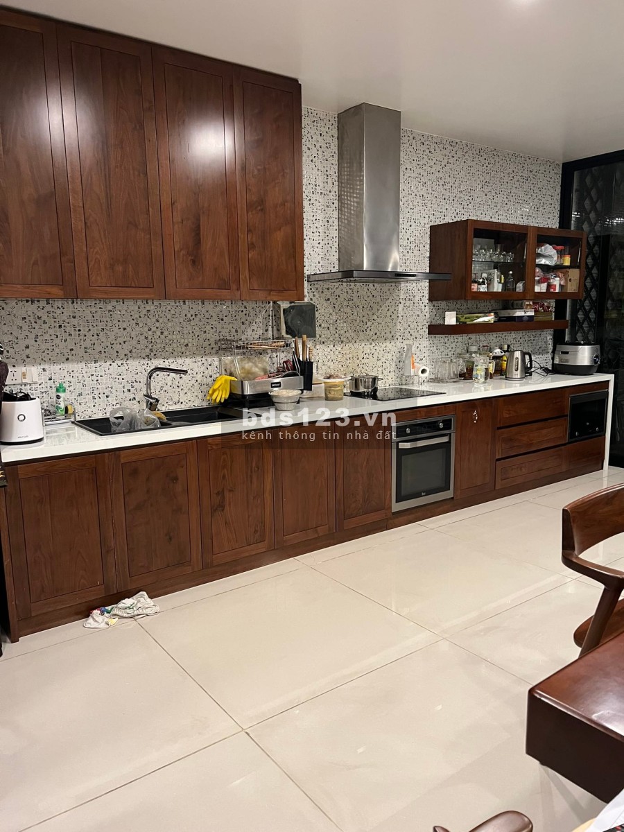 Nhà đẹp 3 tầng 160m2 mặt ngõ ô tô tránh cách MP Thái Hà 30m giá 42 tỷ