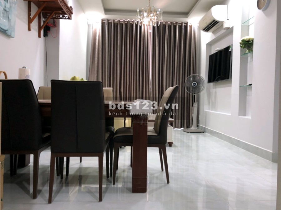 Cần bán CH Kingston, 80m2, 2PN, 2WC, full nội thất y hình, giá: 5,95 tỷ, LH: 0941797916 Nhi