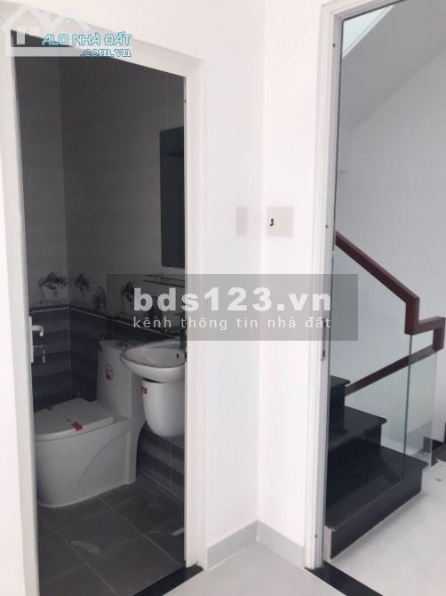 Nhà mặt tiền cuối đường Lê Văn Lương, mới 100%, diện tích sử dụng 80m2 giá 2.2