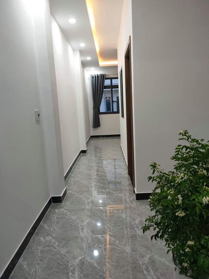 Bán nhà Nguyễn Khang Cầu Giấy 50m 5T giá 4.5tỷ nhà mặt ngõ full nội thất