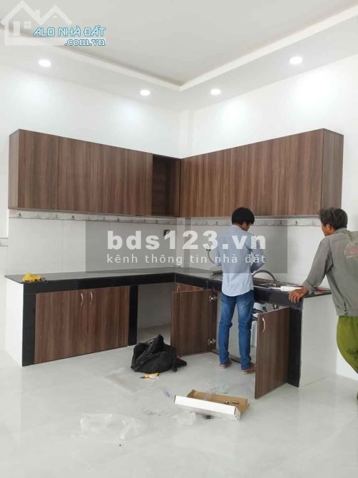 Nhà mặt tiền cuối đường Lê Văn Lương, mới 100%, diện tích sử dụng 80m2 giá 2.2