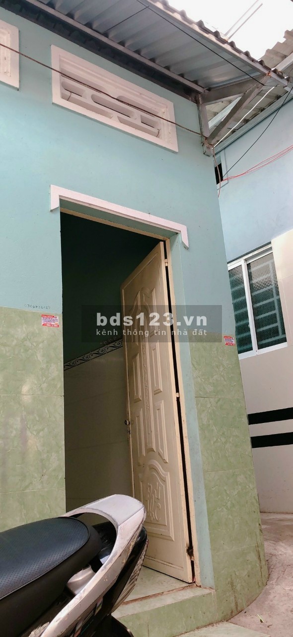 Nhà hẻm nhỏ diện tích 26m2 giá 590 triệu kết cấu chắc chắn khu dân cư đông đúc, giá tốt