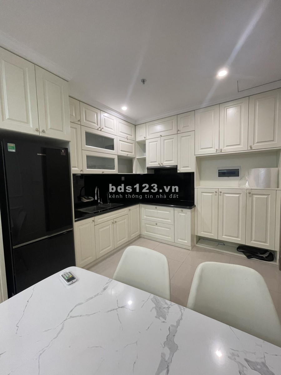 Bán căn hộ chung cư 2 phòng ngủ, 2 phòng ngủ, góc 70m2, với giá cực ưu đãi, chung cư Vinhomes