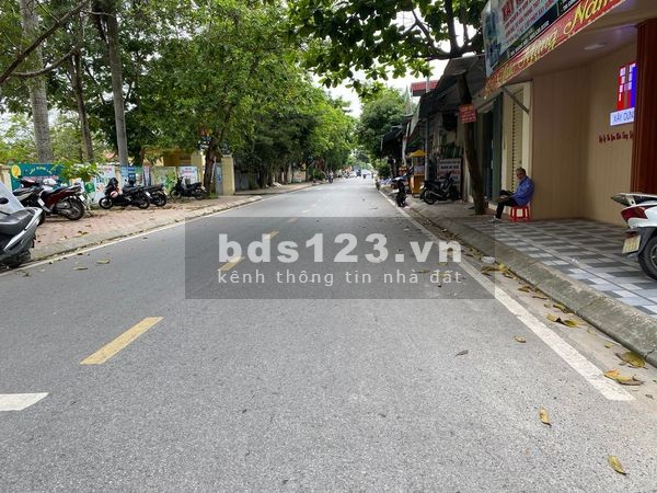 Em chuyển nhà cần chuyển nhượng lại lô đất khu dân cư đông, liên hệ 0984835317