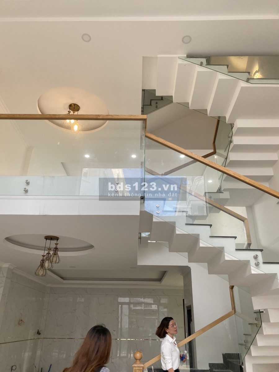 Lời ngay khi mua nhà phố trung tâm Quận 12 đối diện công viên diện tích 150m2, giá tốt