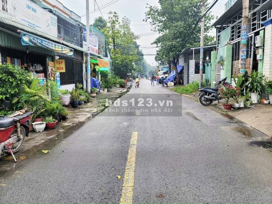 Do kẹt tiền nên cần bán gấp lô đất lọt khe 62m2, giá 1 tỷ 350 ở Thới Tam Thôn, Hóc Môn. SHR