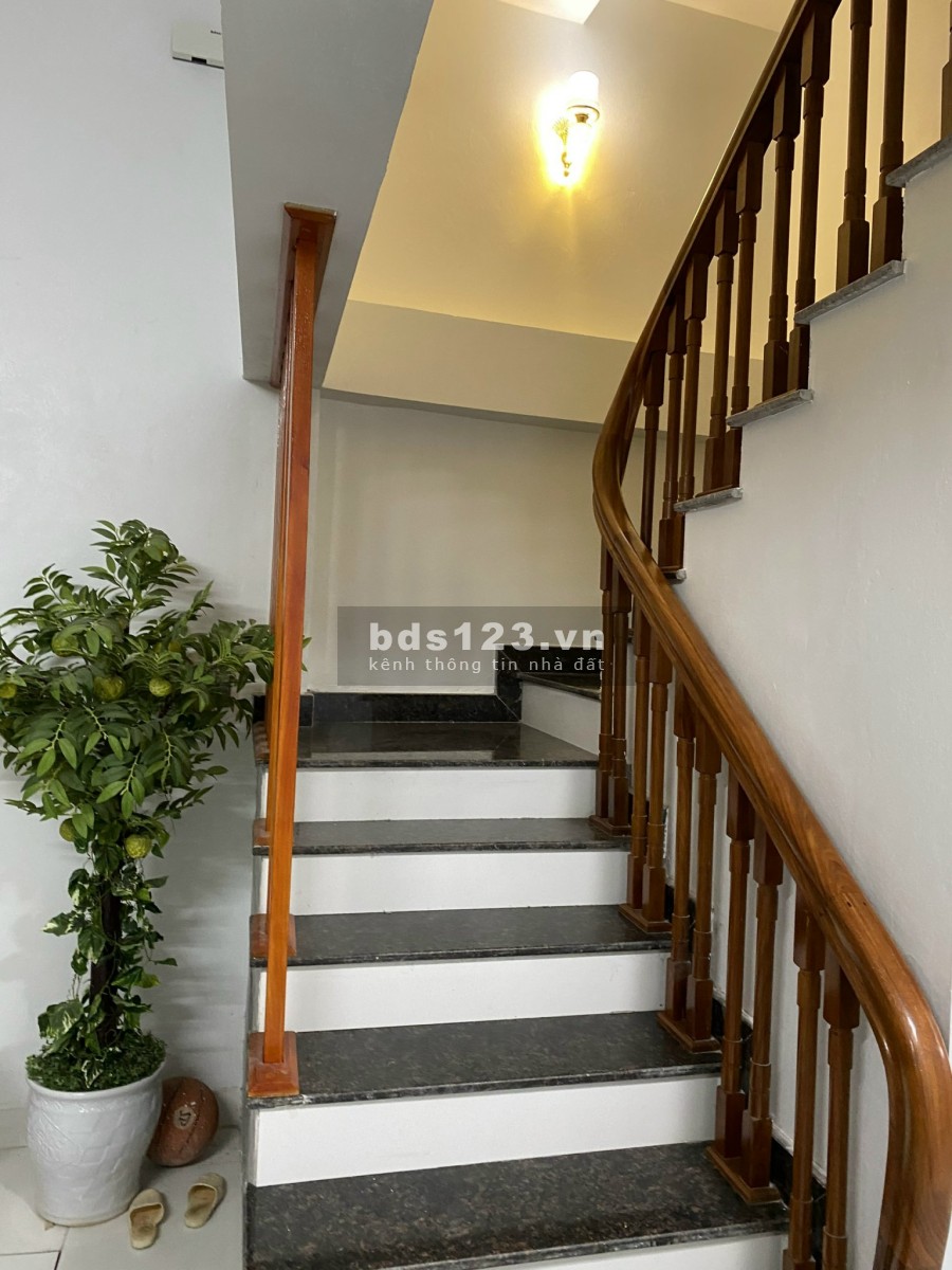 Chỉ hơn 3 tỷ có ngay nhà Đức Diễn Bắc Từ Liêm, diện tích 45m2, 6 tầng, lh 0977699899