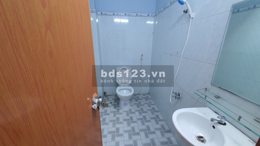 Cho thuê nhà nguyên căn mặt tiền chợ Tân Mỹ, 2 phòng ngủ, giá 15 triệu/tháng, miễn trung gian