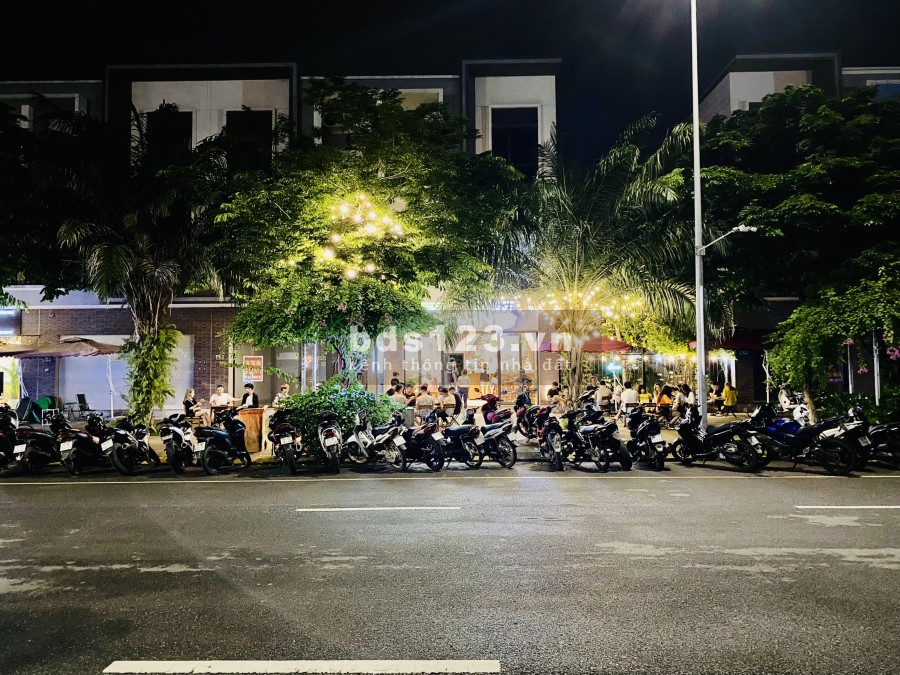 Chính chủ bán căn shophouse diện tích 120m2, đường chính 56m, đã có sổ hồng