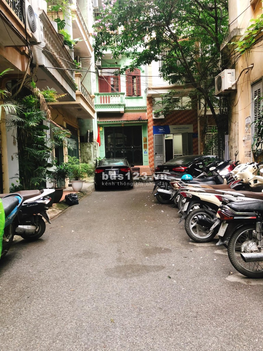 Nhà đẹp khu Quan Nhân oto đỗ cửa giá bán 9.5 tỷ, tầng nào cũng có ban công phòng có cửa sổ thoáng