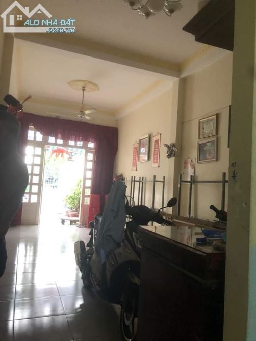 Nhà Ngộp Mặt Tiền Đô Đốc Lộc 3 tầng diện tích sử dụng 134m2 giá bán 9.2 tỷ