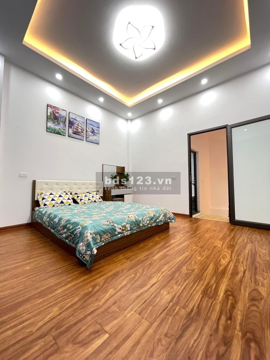 Bán nhà mới đẹp diện tích 36m2*5 tầng Phố Giải Phóng cạnh BX Giáp Bát giá 3.85 tỷ