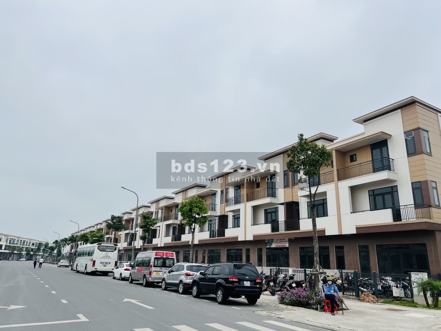 Chính chủ bán căn shophouse diện tích 120m2, đường chính 56m, đã có sổ hồng