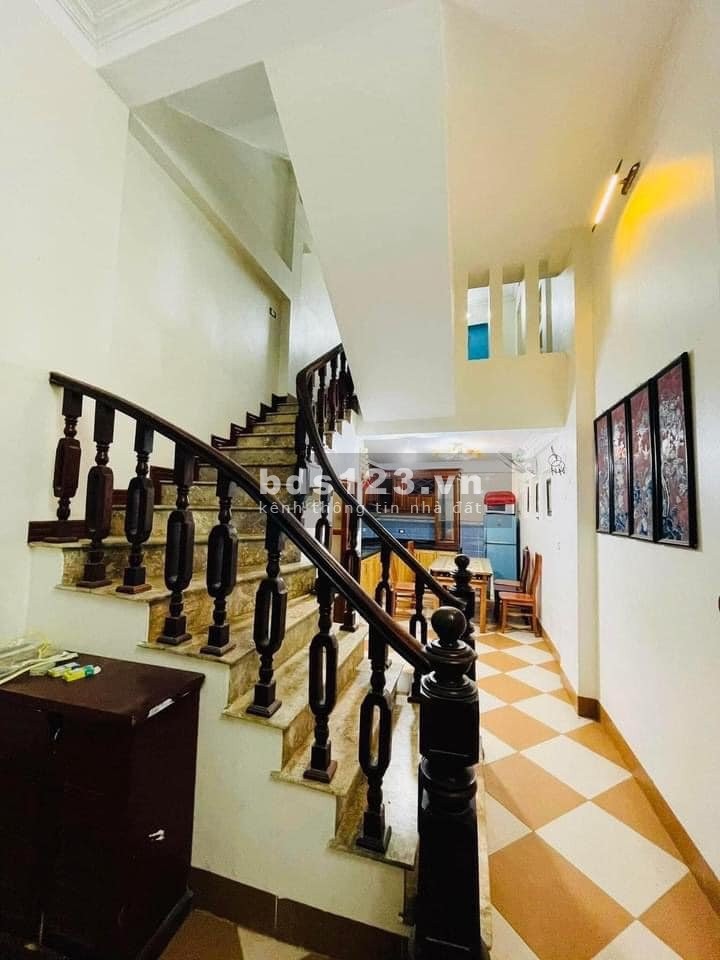 Bán nhà mới phố Hoàng Đạo Thành gần trường chợ diện tích 46m2, giá bán 4.5 Tỷ