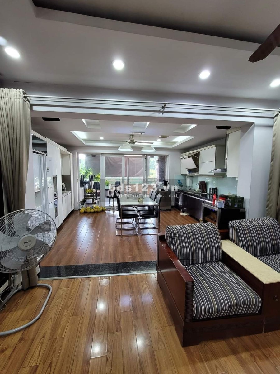 Cần bán gấp nhà mới xây 4 lầu ngay sát nhà thi đấu quận Hà Đông chỉ 4 tỷ.
