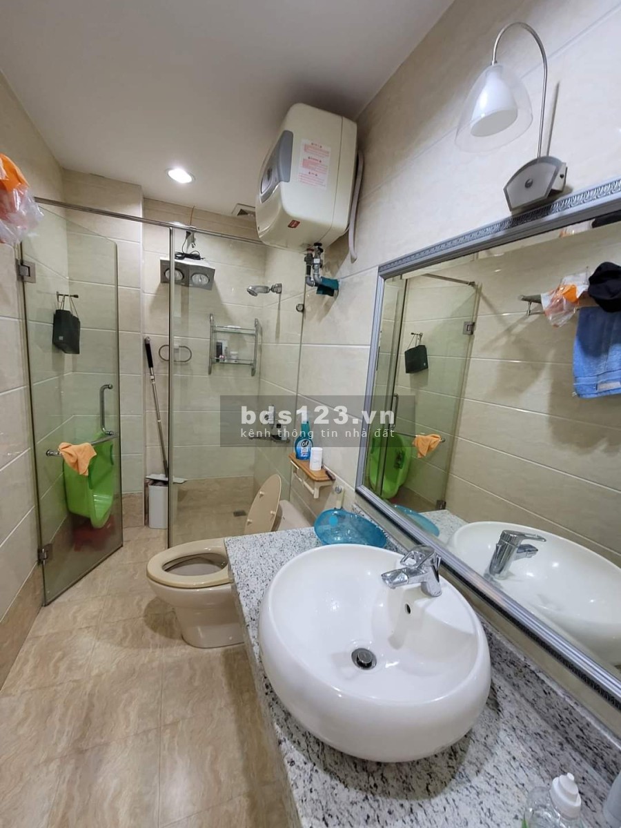 Cần bán gấp nhà mới xây 4 lầu ngay sát nhà thi đấu quận Hà Đông chỉ 4 tỷ.