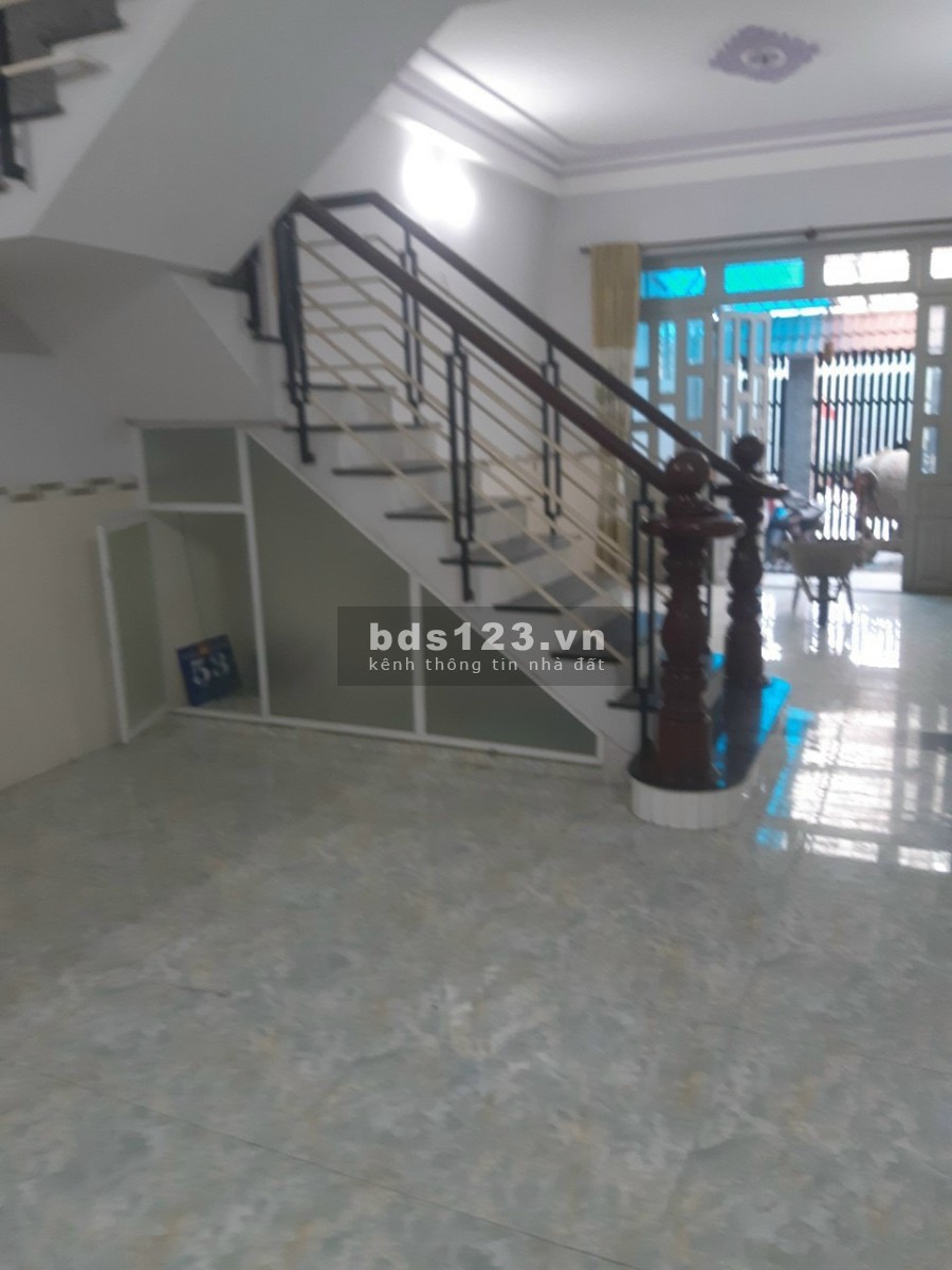 Kẹt tiền cần bán căn nhà đang cho thuê 7tr/tháng, cách chợ Hóc Môn 500m, ngay sân đá banh Thới Tứ