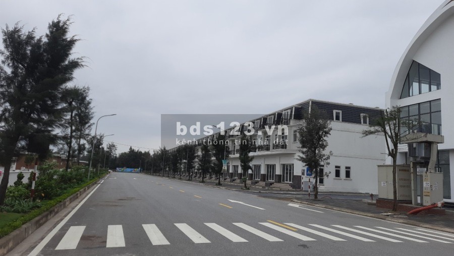 Bán căn Shop view biển sở hữu lâu dài 2 mặt tiền, đường 25m, sổ hồng sử dụng lâu dài