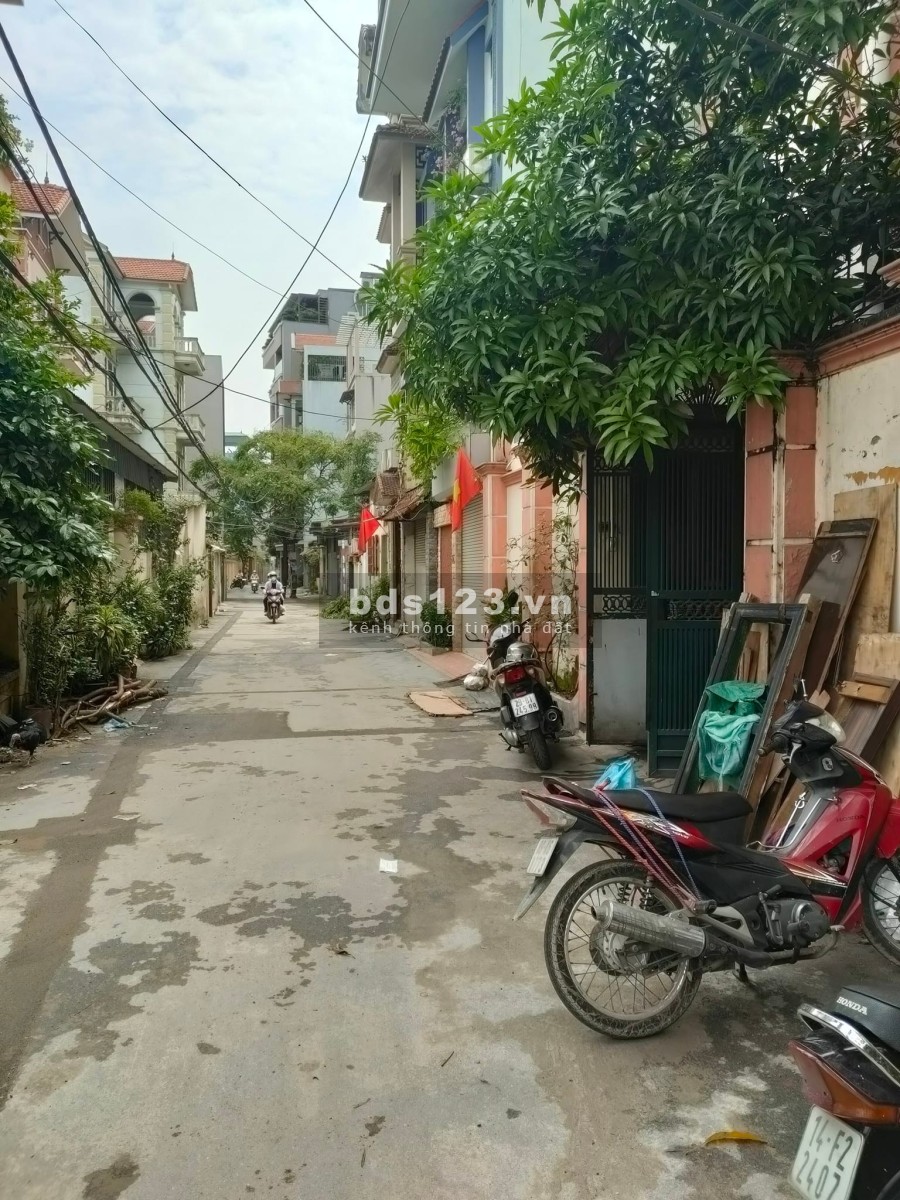 Bán nhà 4 tầng 107m2 ngõ 445 Lạc Long Quân ô tô tránh giá 14,6 tỷ. LH 0912442669