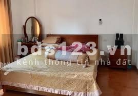 Cần bán gấp nhà Bạch Đằng ngõ thoáng khu dân trí cao, an ninh tốt sổ sẵn lh 0967826179