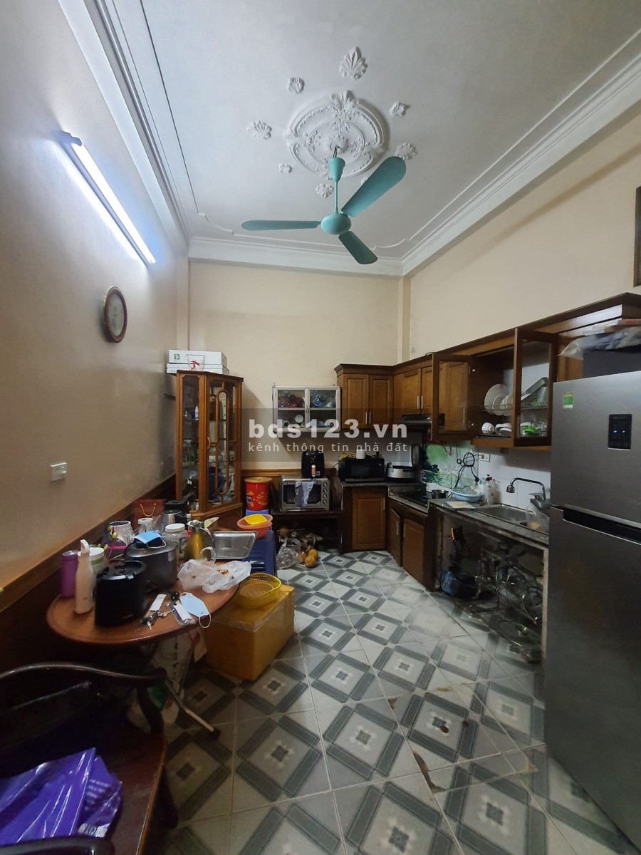 Bán nhà nguyên căn 4 tầng đầy đủ nội thất, giá bán 3.6 tỷ, có thương lượng, sổ đỏ chính chủ