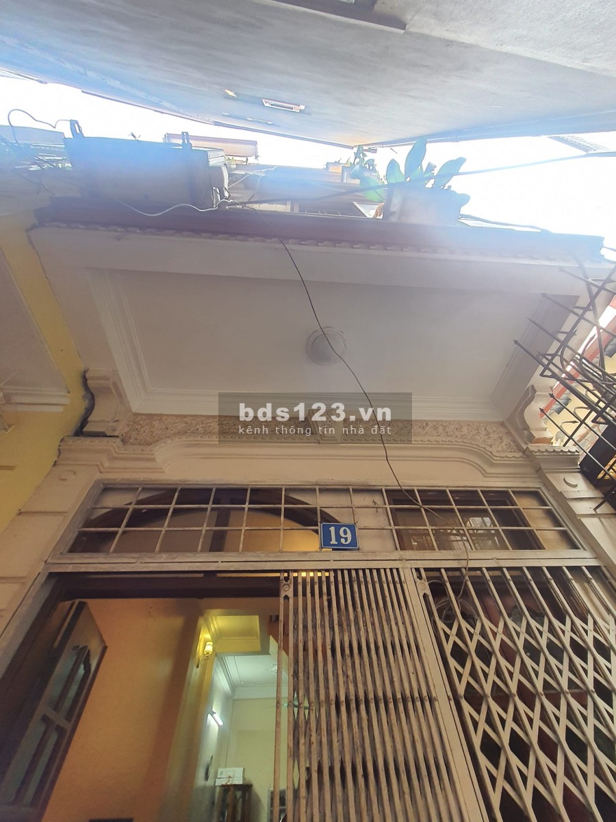 Bán nhà nguyên căn 4 tầng đầy đủ nội thất, giá bán 3.6 tỷ, có thương lượng, sổ đỏ chính chủ