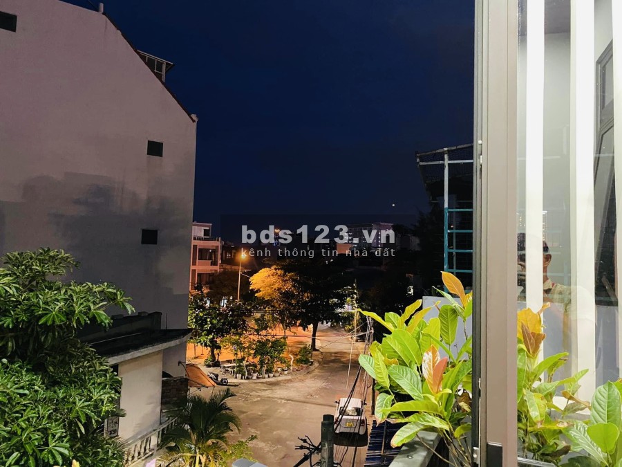 Nhà Sơn Trà mặt tiền 4 tầng đầy đủ nội thất ngoại nhập, bàn giao vào ở ngay, giá đầu tư