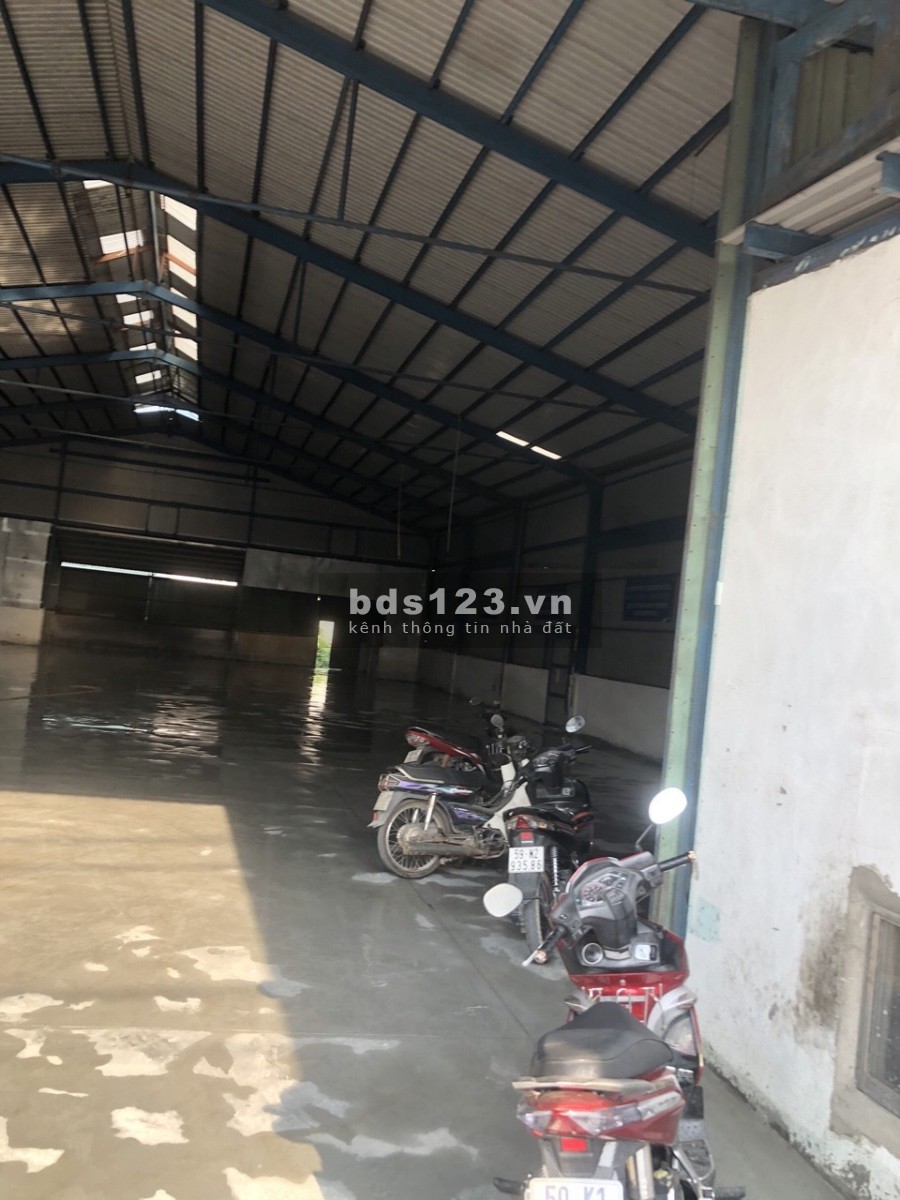 Cho thuê kho xưởng dtsd 1600m2 đường Đoàn Nguyên Tuấn, Bình Chánh, TP HCM